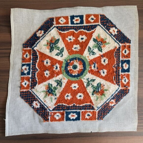 Vintage European Needlepoint Folk Art Flowers Octagon 14.5 x 15" Unframed - Picture 5 of 9